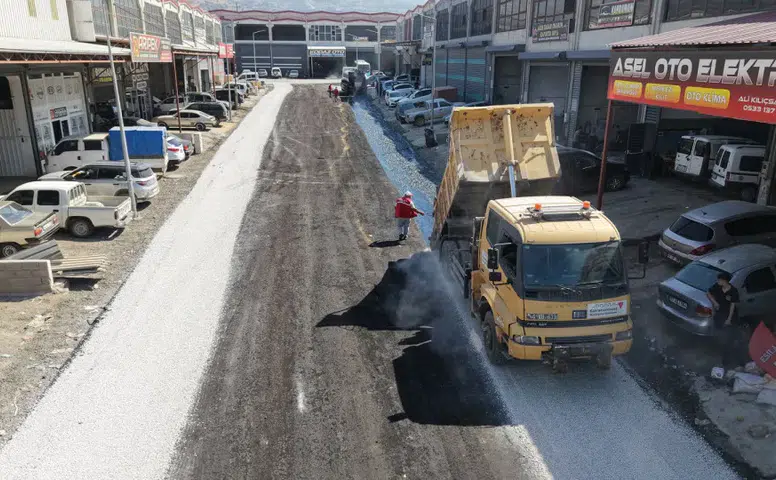Yeni Sanayi Sitesi’nde 3 Kilometrelik Yol Yenilendi