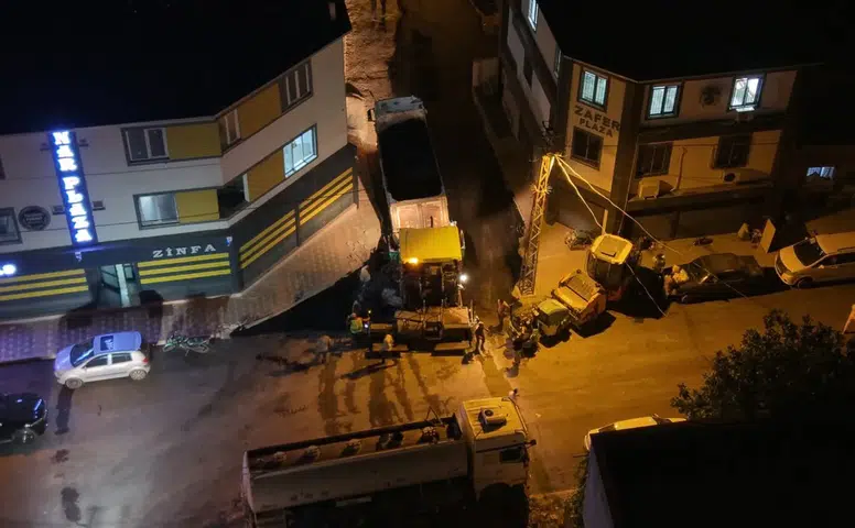 Kahramanmaraş'ta gece asfalt mesaisi