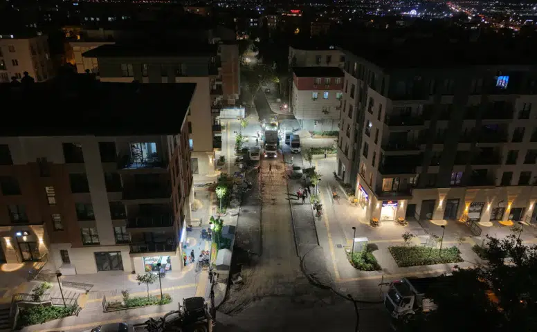 Kahramanmaraş'ın En Yoğun Sokaklarında Kesintisiz Asfalt Mesaisi