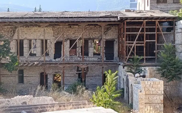 Dulkadiroğlu’nda Tarihi Konaklar Çürümeye Terk Edildi