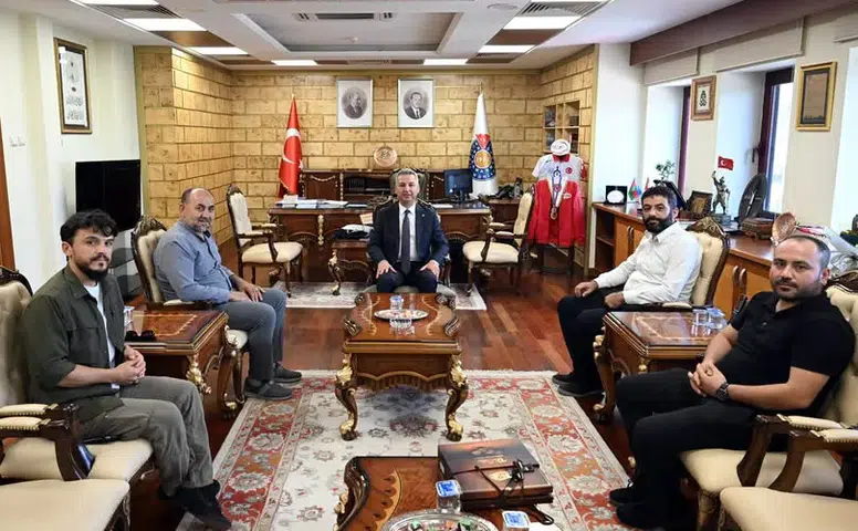 Hasene Vakfı Başkanı Bayraktar’dan Rektör Okumuş’a Ziyaret