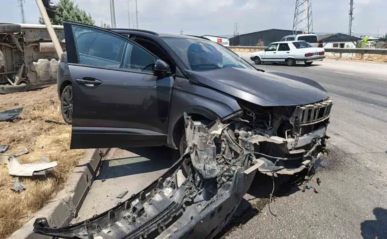 Kahramanmaraş’ta iki araç çarpıştı: 3 yaralı