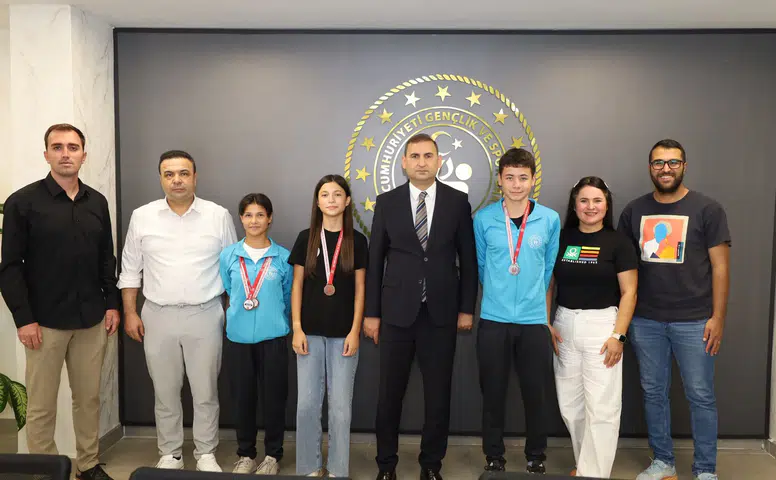 Denizli’de Yarışan Genç Atletlerden Özdemir’e Ziyaret