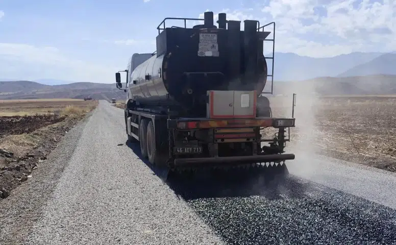 Göksun'da 2 km yolu asfaltla yenileyen büyükşehir, ulaşımı modernleştiriyor!