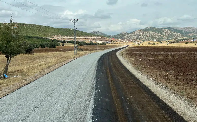 Kahramanmaraş'ta Yeniyapan Mahallesi'nin yolu 9 milyon lira ile modernize ediliyor