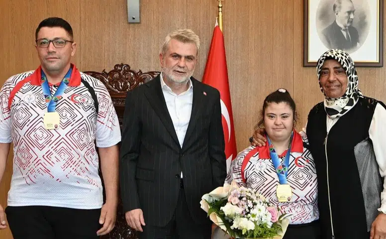 Başkan Görgel, Dünya Şampiyonu Zeynep Sude’yi Ağırladı