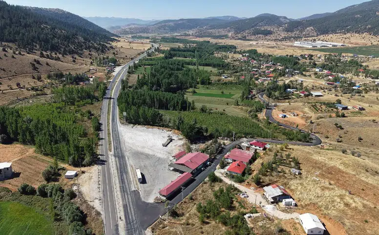 Göksun’da 2 Kilometrelik Yol Baştan Sona Yenileniyor