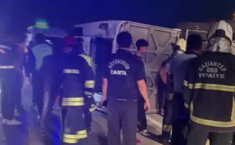 Gaziantep’te Minibüs ile Otomobil Çarpıştı: 5 Kişi Hayatını Kaybetti