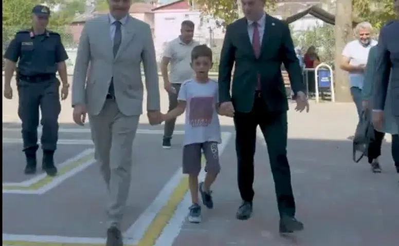 Başkan Gökşen, Yeni Eğitim Yılının İlk Gününde Öğrencilerle Buluştu