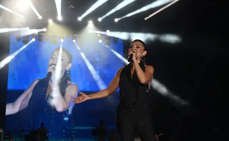 Merve Özbey Kahramanmaraş’ta Sahne Aldı