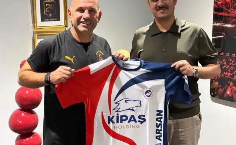Galatasaray Teknik Direktörü Okan Burak'a İstiklalspor Forması Hediye Edildi!