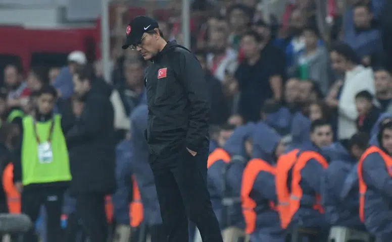 İtalya Yenilgisi Sonrası Tribünlerden Montella ve TFF’ye İstifa Çağrısı!