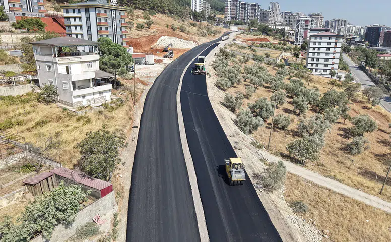 Doğu-Batı Ulaşım Koridorunda Asfalt Mesaisi