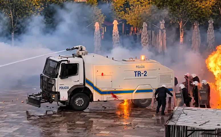 Tiran’da polis müdahalesinde Türk yapımı TOMA’lar