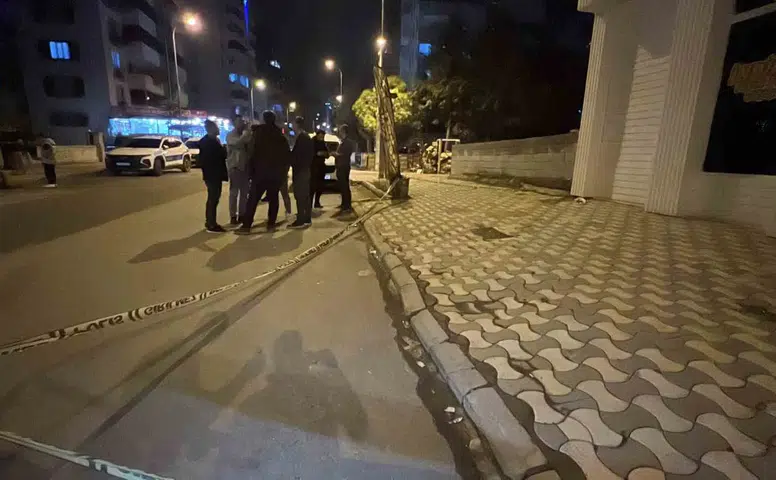 Kahramanmaraş’ta İş Yeri Önünde Silahlı Saldırı: İki Yaralı