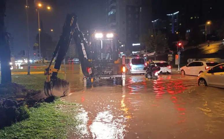 Kahramanmaraş'ta Büyükşehir ekipleri sahada