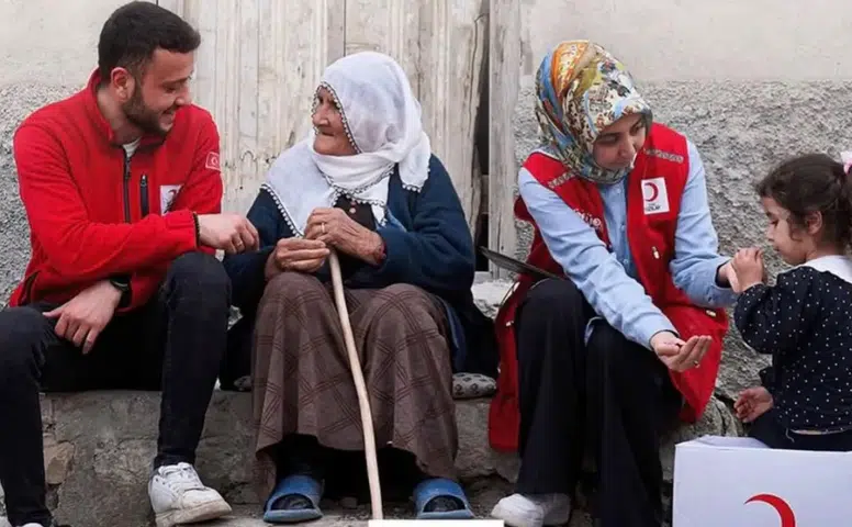 Dünya Yaşlılar Günü’nde Büyüklerden Kızılay’a Destek