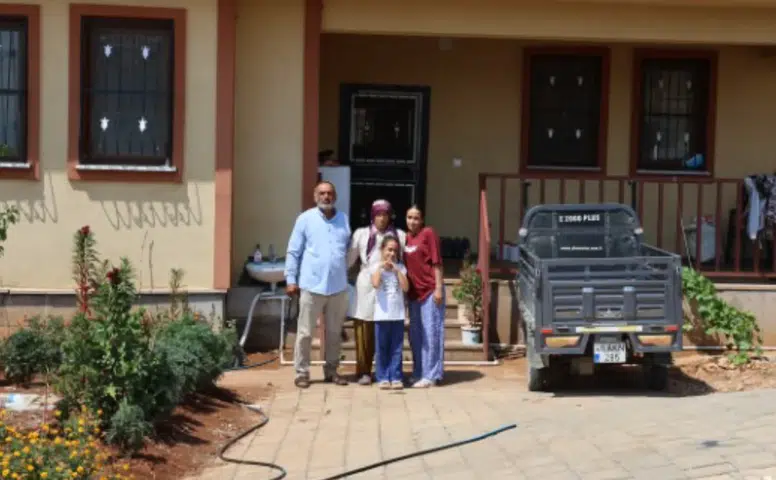 Depremzede Aile Yeni Köy Evinde Hayata Tutundu