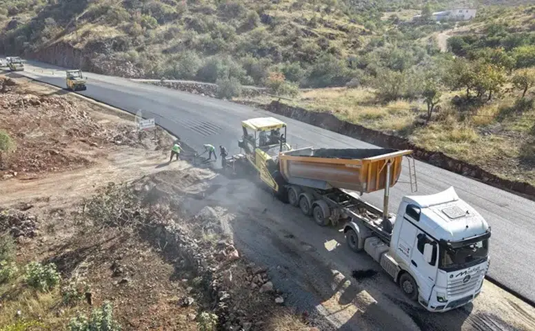 Türkoğlu kırsalında 5 kilometrelik yol yenileniyor