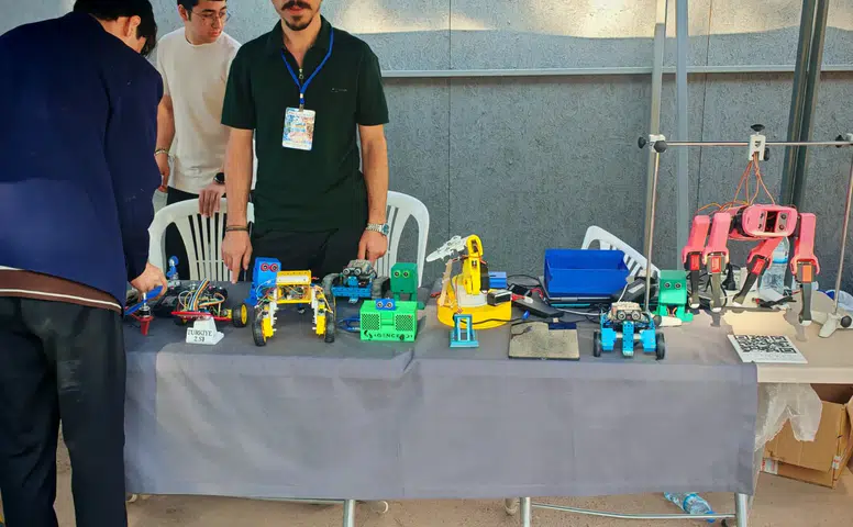 Kahramanmaraş’ta derece alan robotlar tanıtıldı