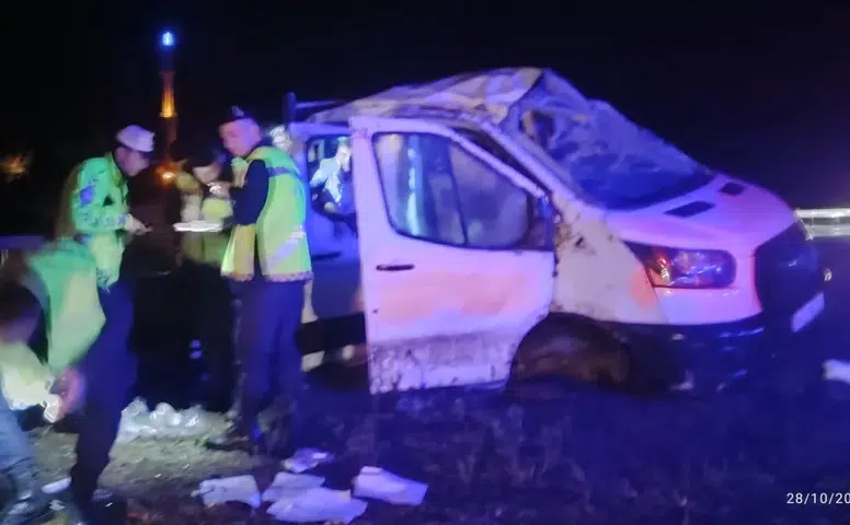 Manisa’da Yağışlı Yolda Takla Atan Otomobilde 4 Yaralı