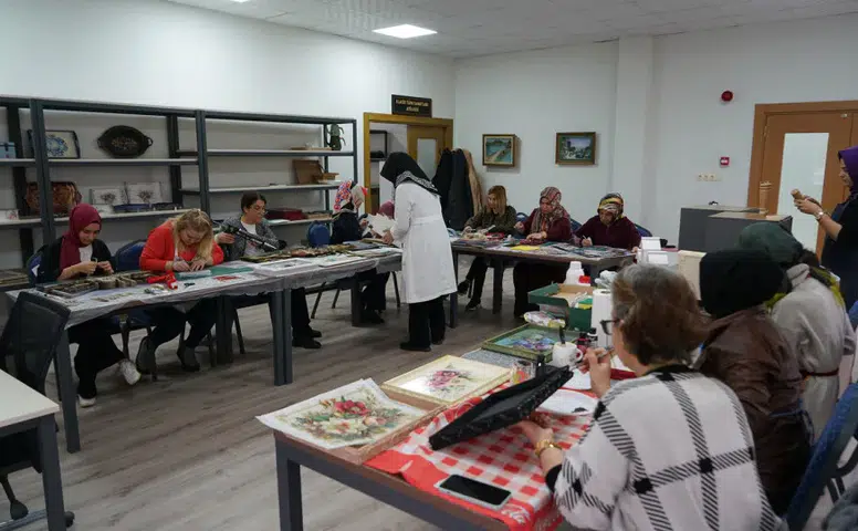 Kahramanmaraş'ta Kadın Sanat ve Yaşam Merkezi Atölyeleri Eğitimleri Başlıyor