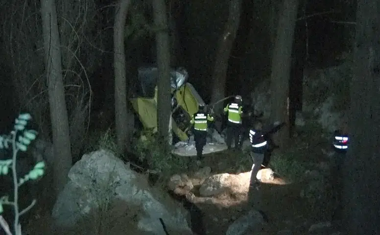 Antalya’da Araç Uçuruma Düştü: 2 Kişi Yaşamını Yitirdi