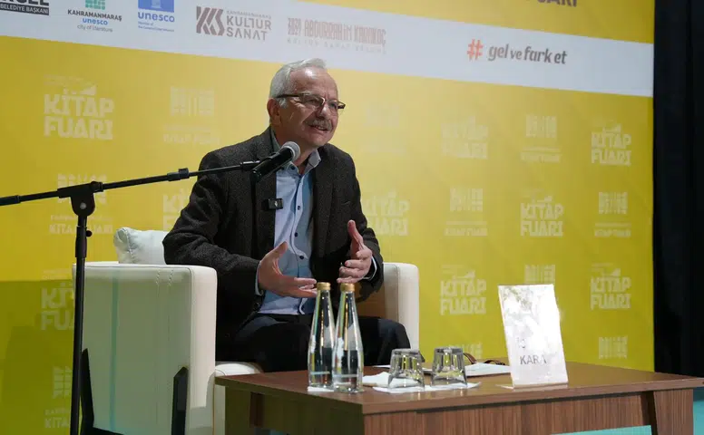 Kahramanmaraş Kitap Fuarı'nda Prof. Dr. İsmail Kara Okurlarla Buluştu