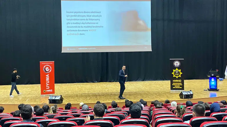 KSÜ ve Emniyet Müdürlüğü'nden Narkotik Bilinçlendirme Konferansı Düzenlendi