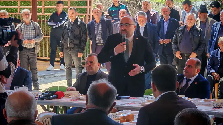 Başımızda Çok Güzel Bir Adam Var