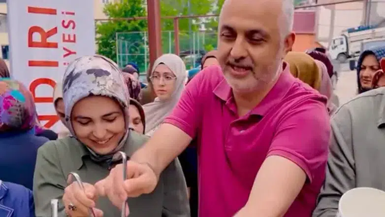 Andırın Belediyesi'nden Vatandaşlara Aşure İkramı