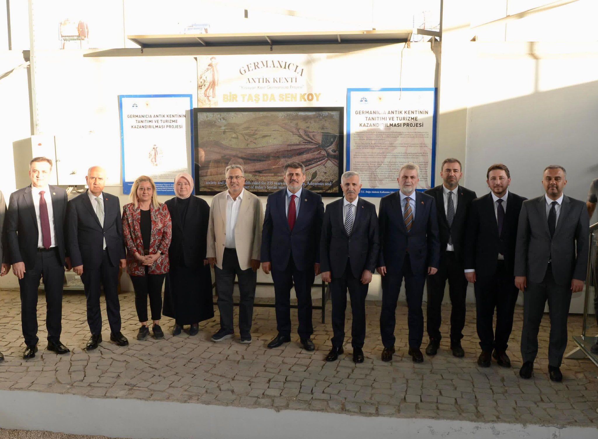 Go6Rro9 Xc A A Ai M T