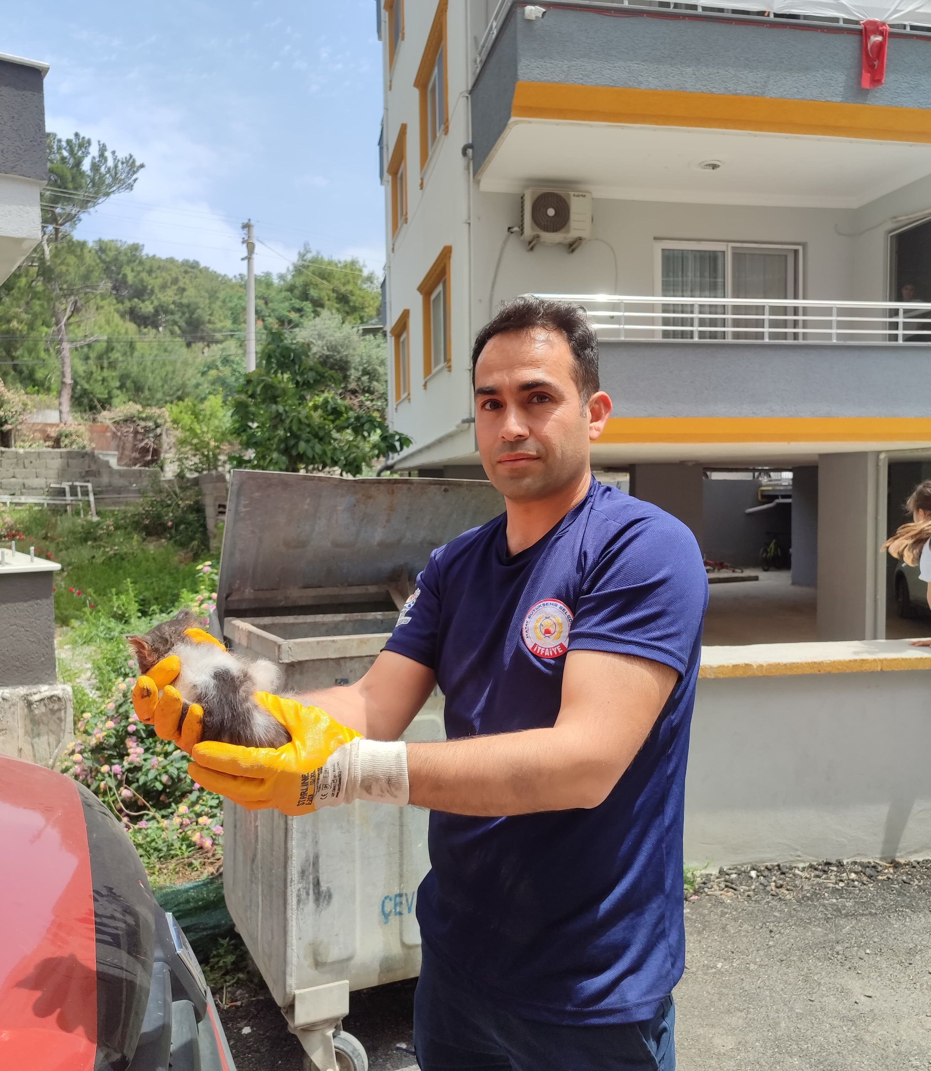 Araç Motorundan Çıkan Sürpriz Yüzleri Gülümsetti1