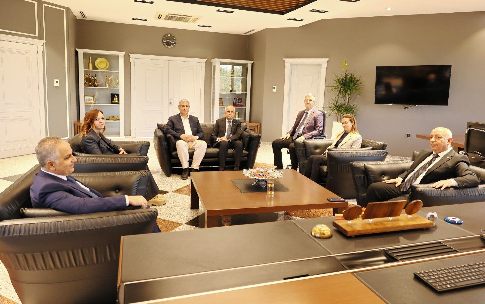 Gs H3 Z Q I W Y A At X I Y