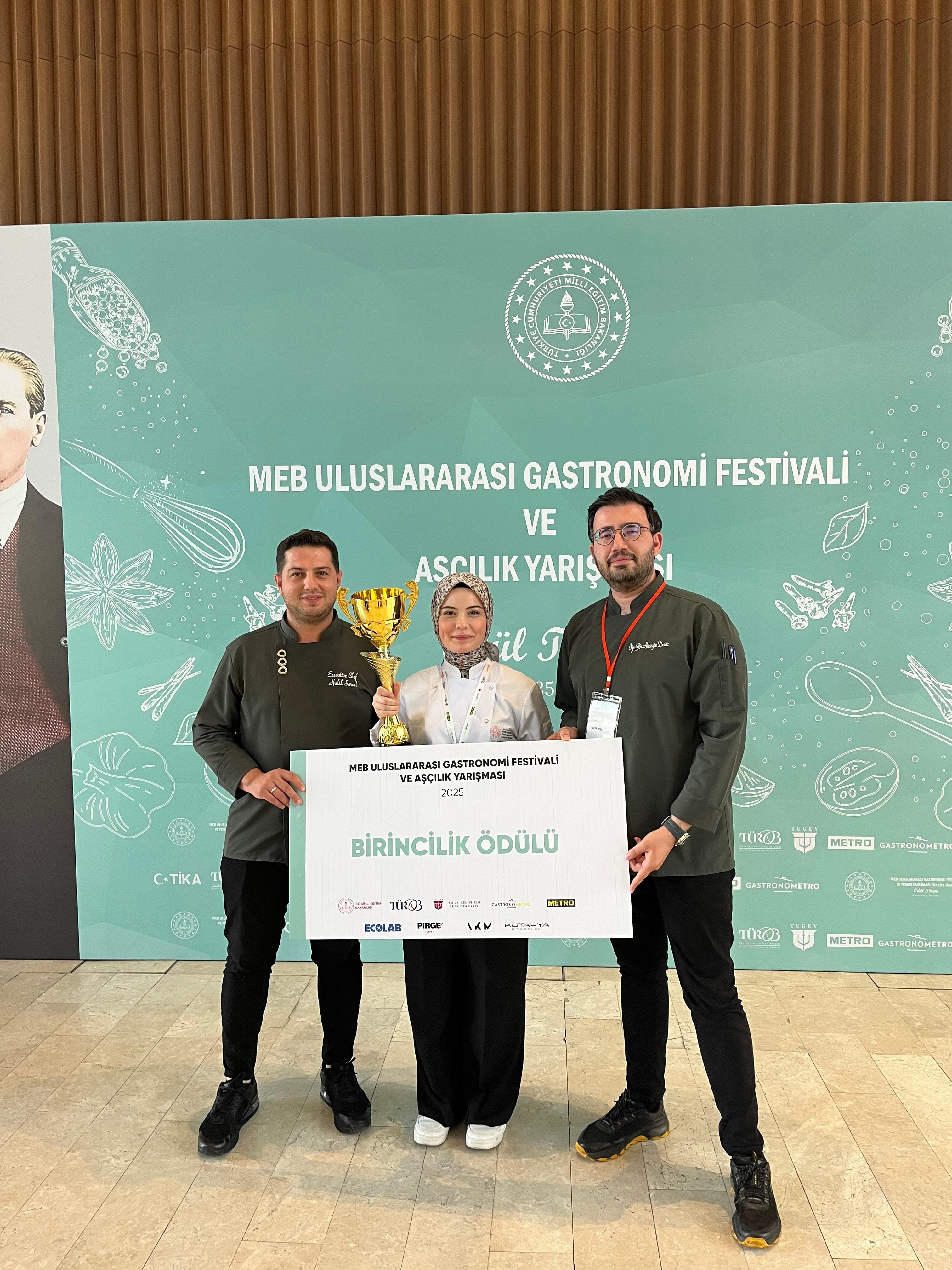 Kahramanmaraş Mado Akdeniz Turizm Mtal, Meb Uluslararası Gastronomi Yarışmasında Birinci Oldu2