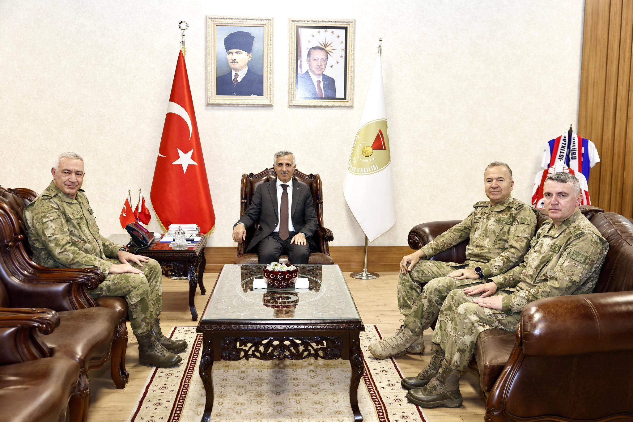 Kahramanmaraş Valisi Ünlüer, 6. Kolordu Komutanı Tümgeneral Özeren’i Ağırladı1