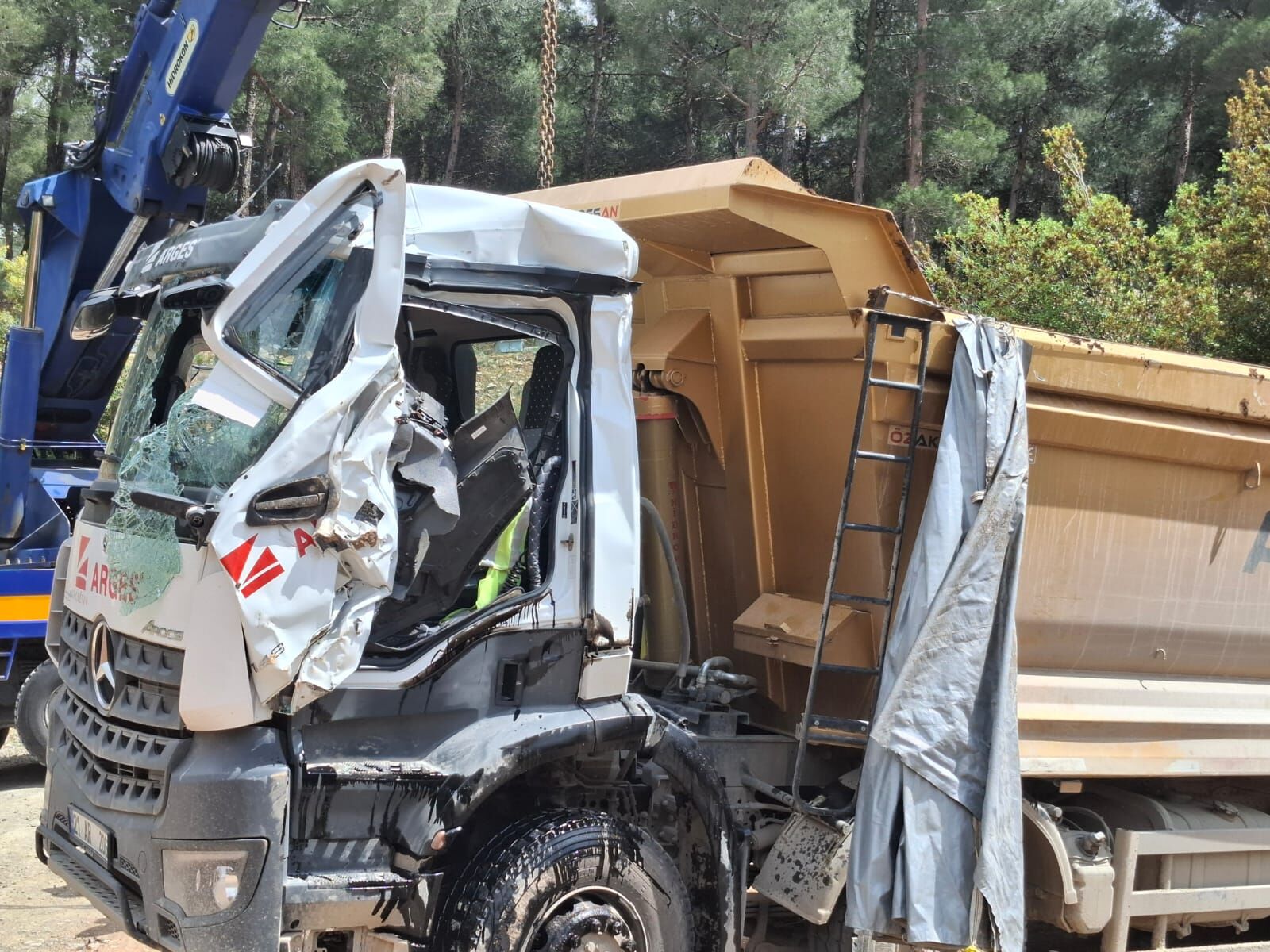 Kahramanmaraş’ta Feci Kaza Kamyon Sürücüsü Hayatını Kaybetti-2