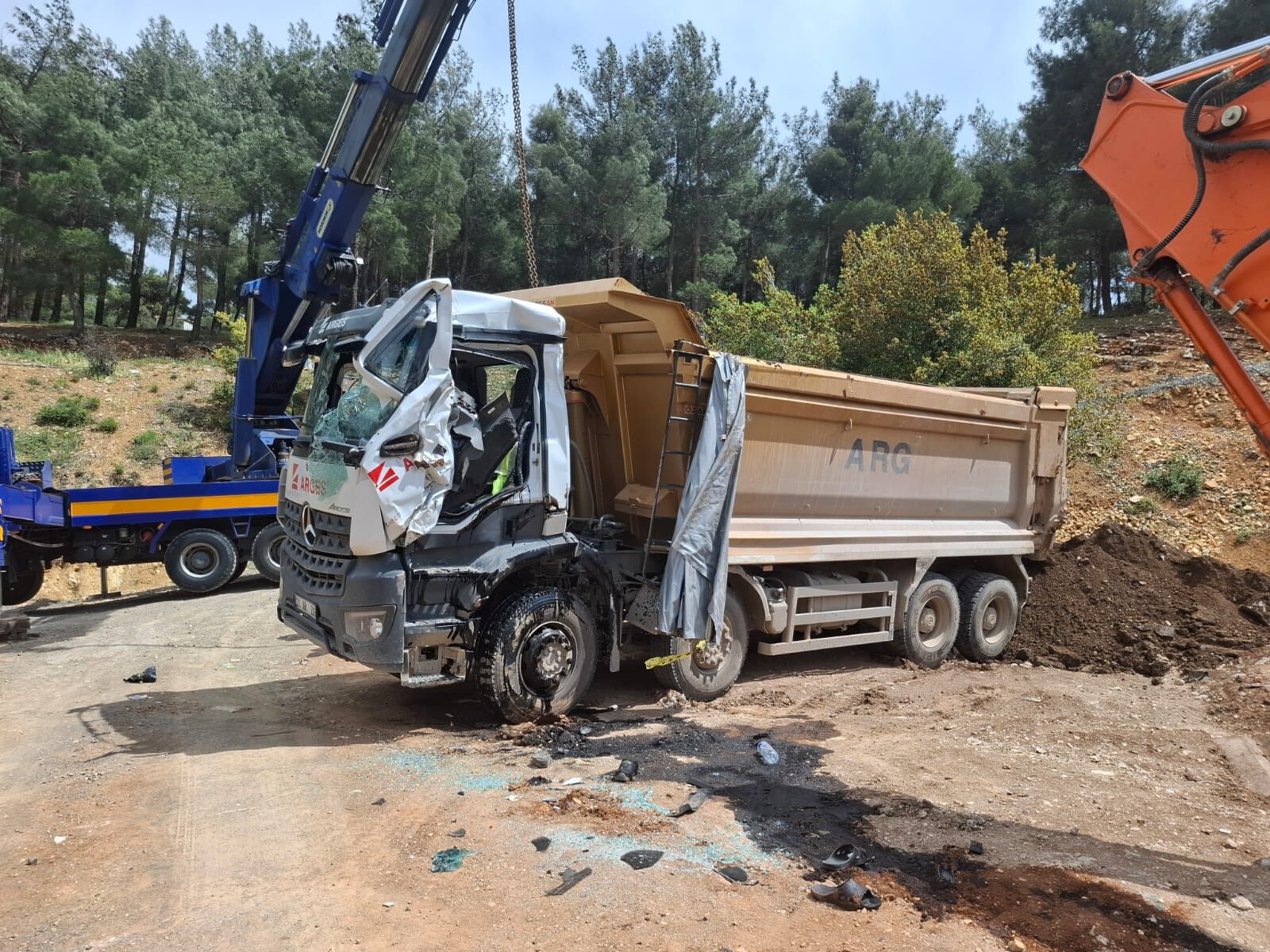 Kahramanmaraş’ta Feci Kaza Kamyon Sürücüsü Hayatını Kaybetti-3