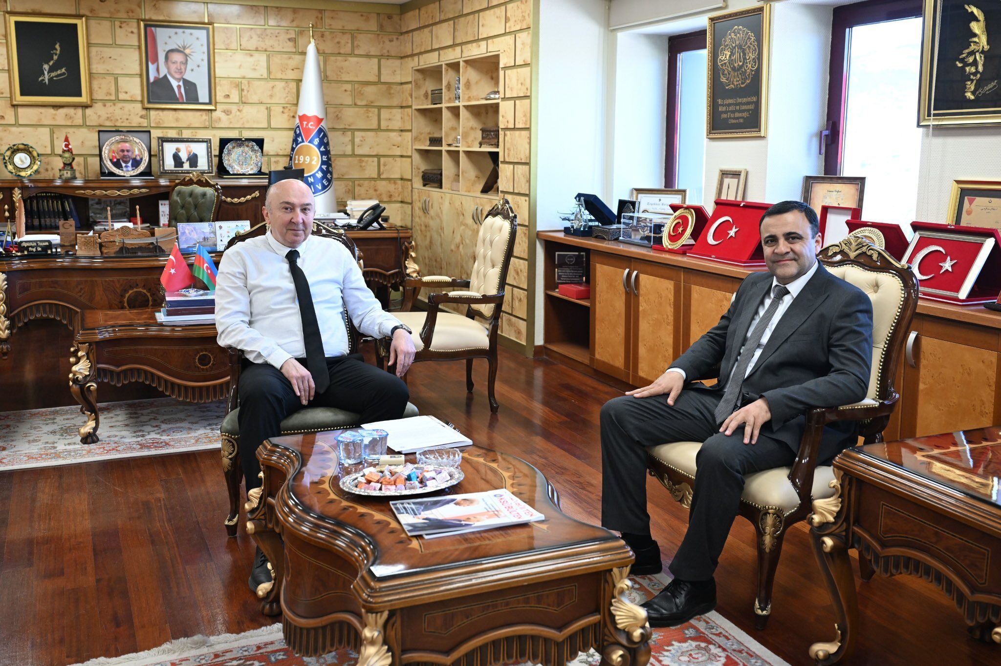 Azerbaycan Kültür Merkezi Başkanı Abbasov'dan Ksü Rektörü Yasım'a Ziyaret