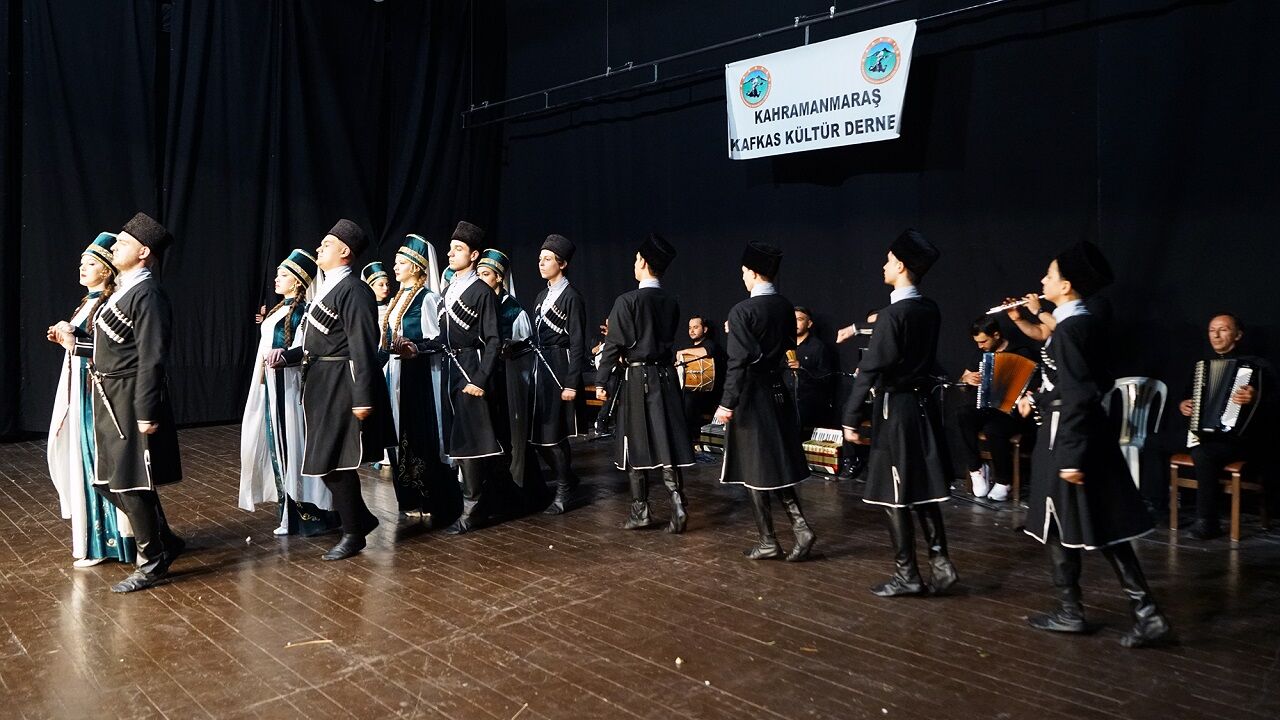 Kafkas Dans Gösterisi (2)