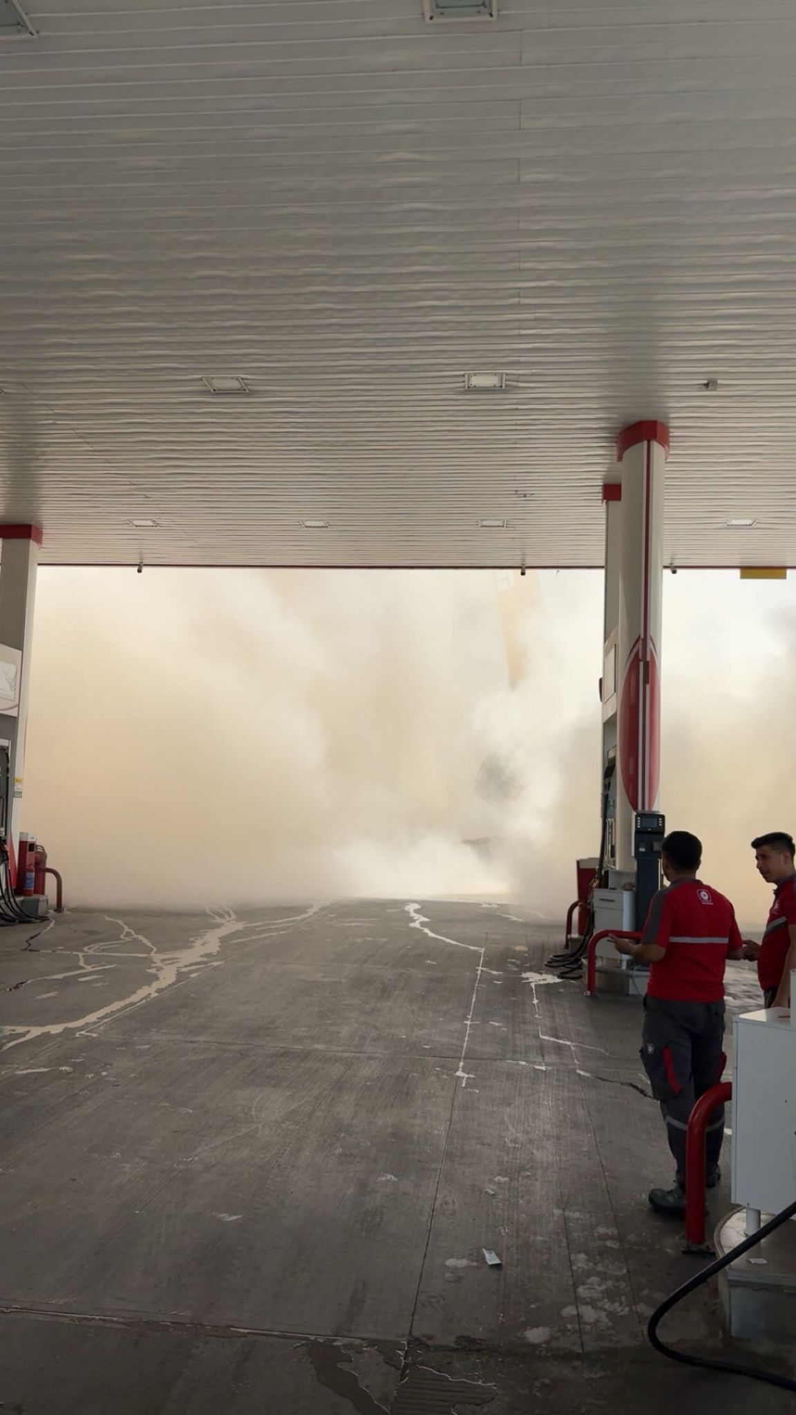 Kahramanmaraş’ta Hasarlı Binaların Yıkımı Sürüyor