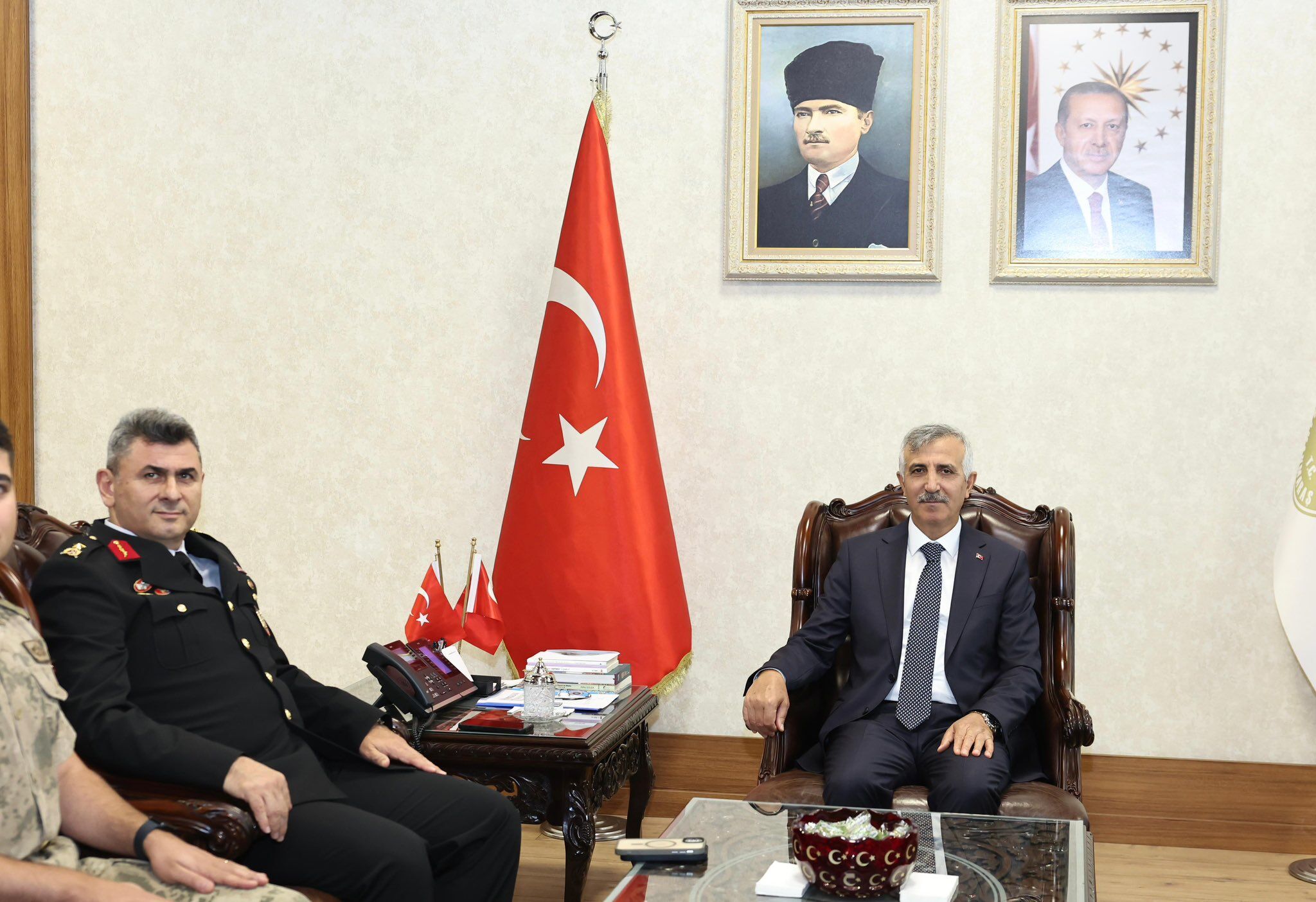 Kahramanmaraş’ta Jandarma’dan Vali Ünlüer’e 186. Yıl Ziyareti2