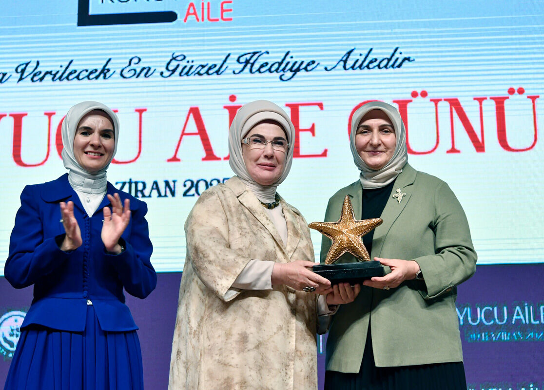 Gut Y1 W A A E E8 L9