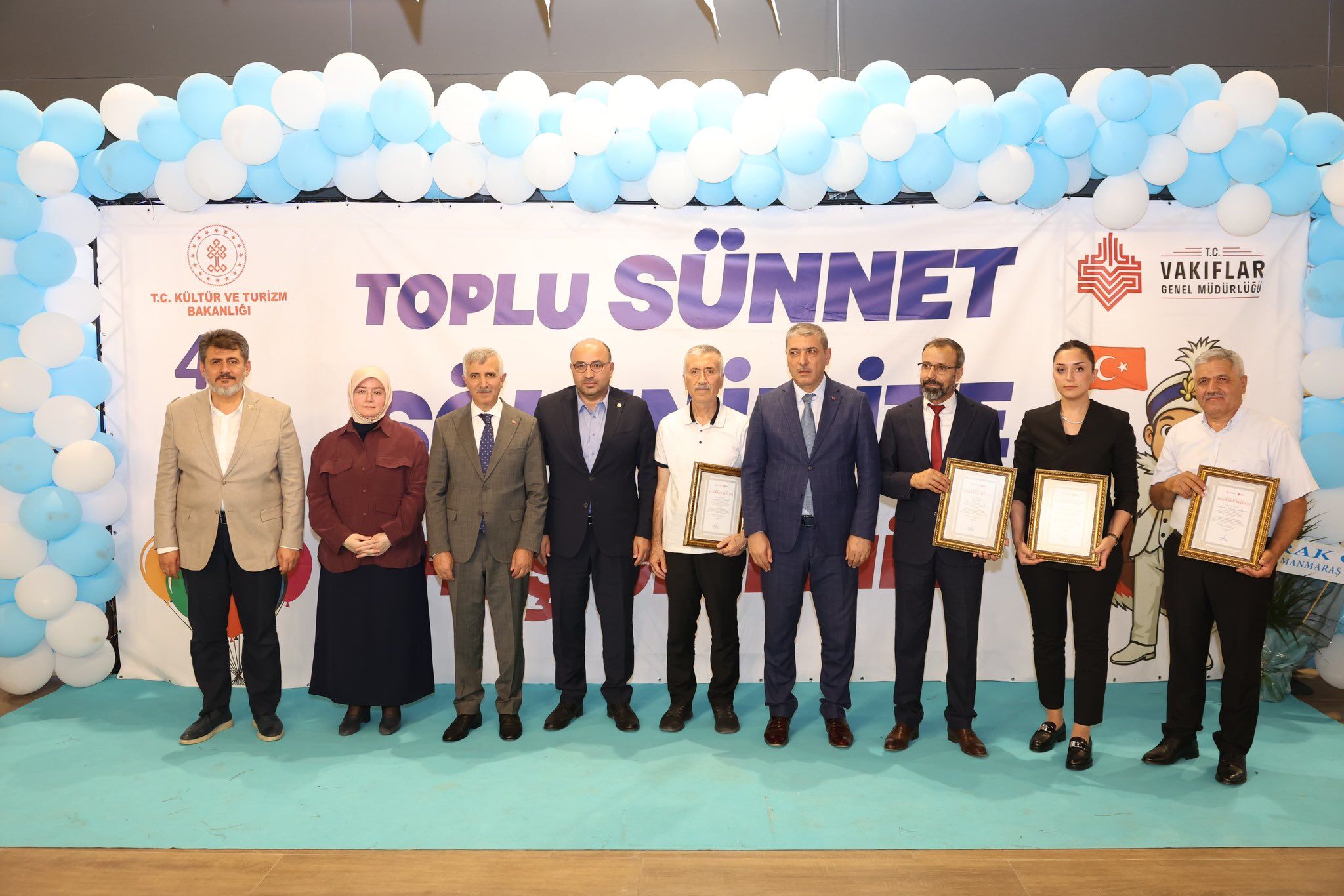 Gwub0 Qu W M A A C By Q-1