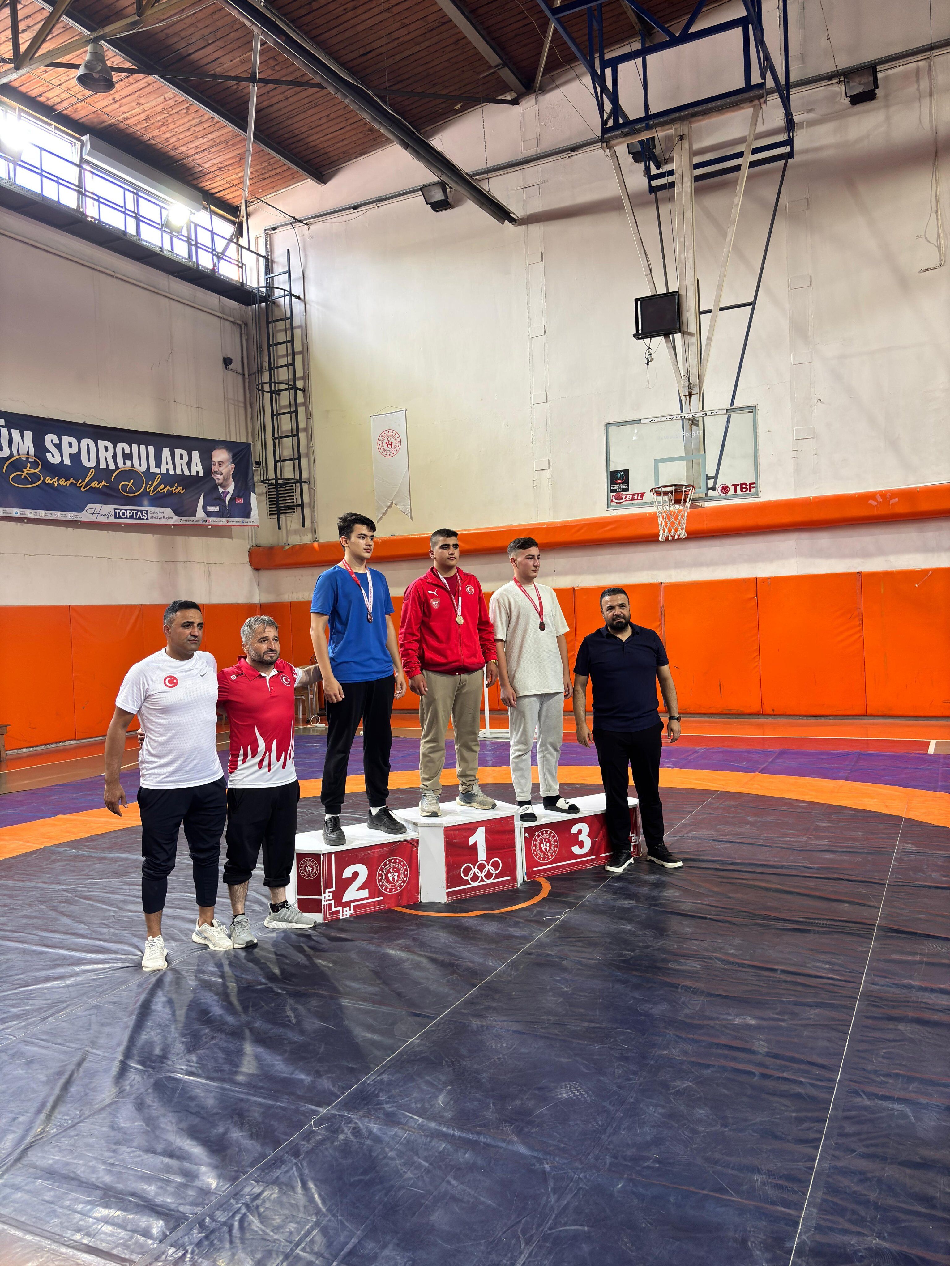 Kahramanmaraşlı Genç Pehlivanlar Minderde Ter Döktü2