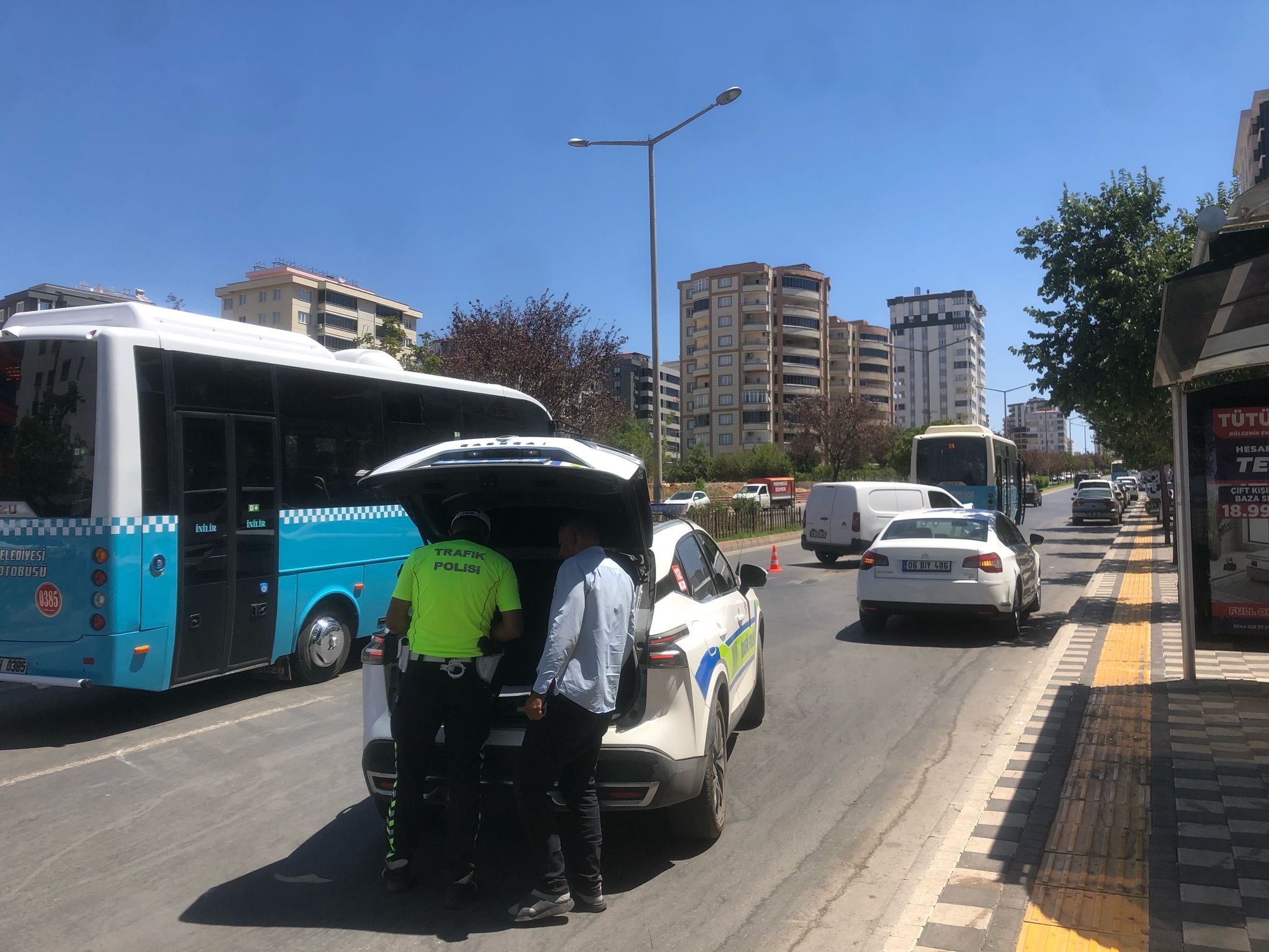 Kahramanmaraş’ta Trafik Kazası Ticari Araç Halk Otobüsüne Çarptı