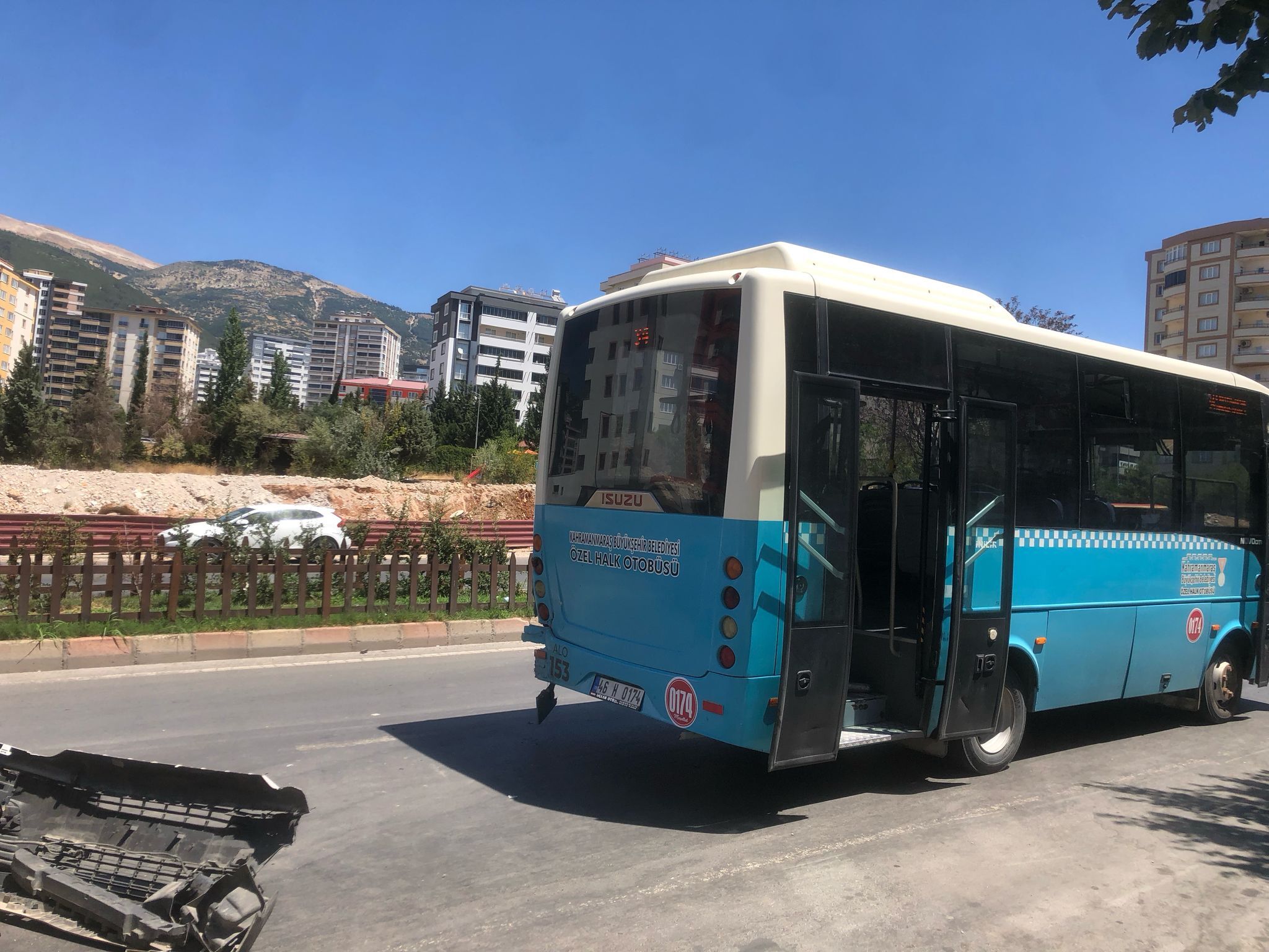 Kahramanmaraş’ta Trafik Kazası Ticari Araç Halk Otobüsüne Çarptı2