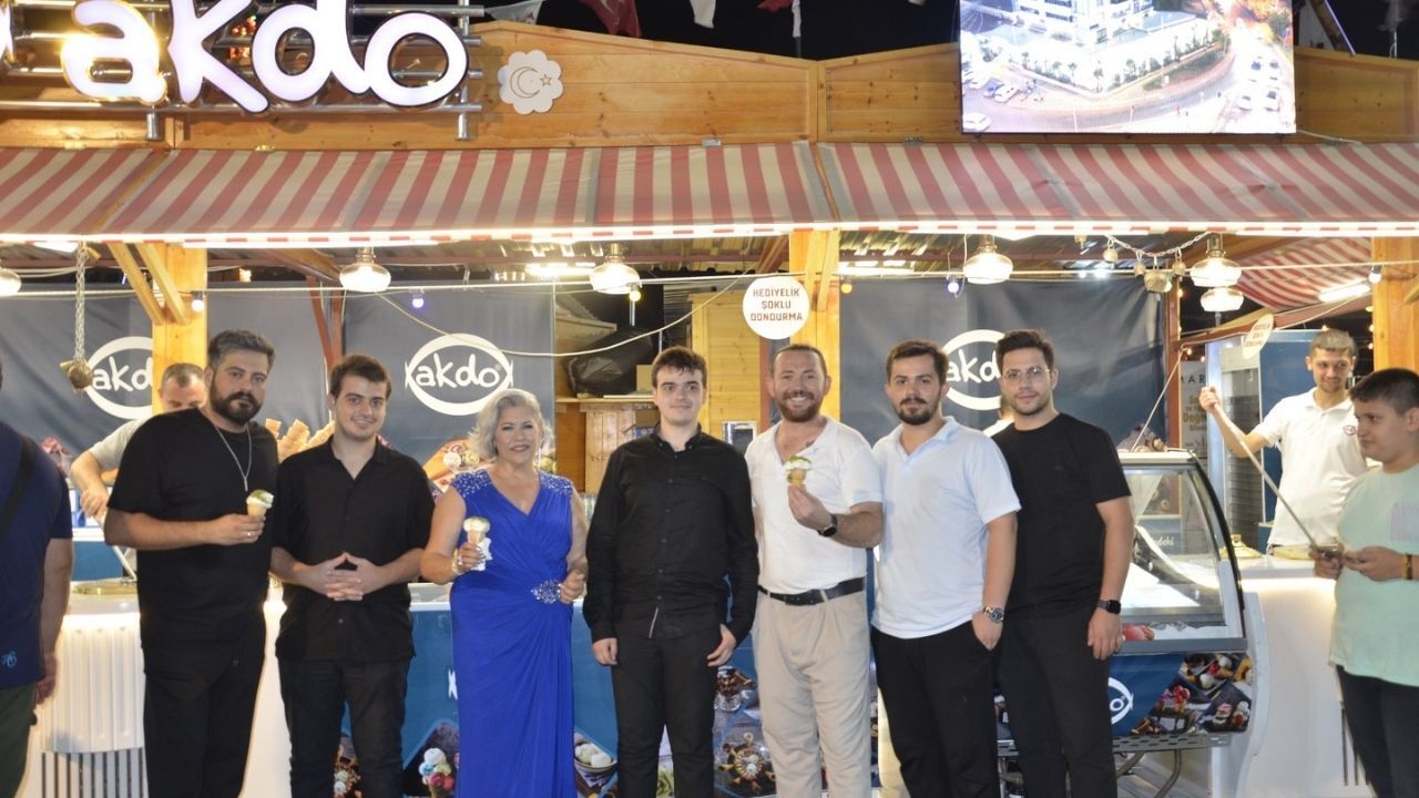 Akdo’dan Cemile Sönmez’e Sürpriz Dondurma Gösterisi (1)