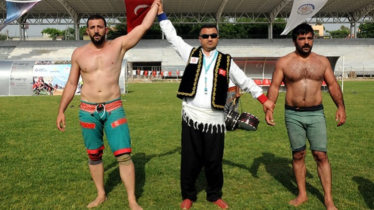 Kahramanmarasli Pehlivan Bir Kez Daha Kisa Salvar Turkiye Sampiyonu H41000 A0Db2