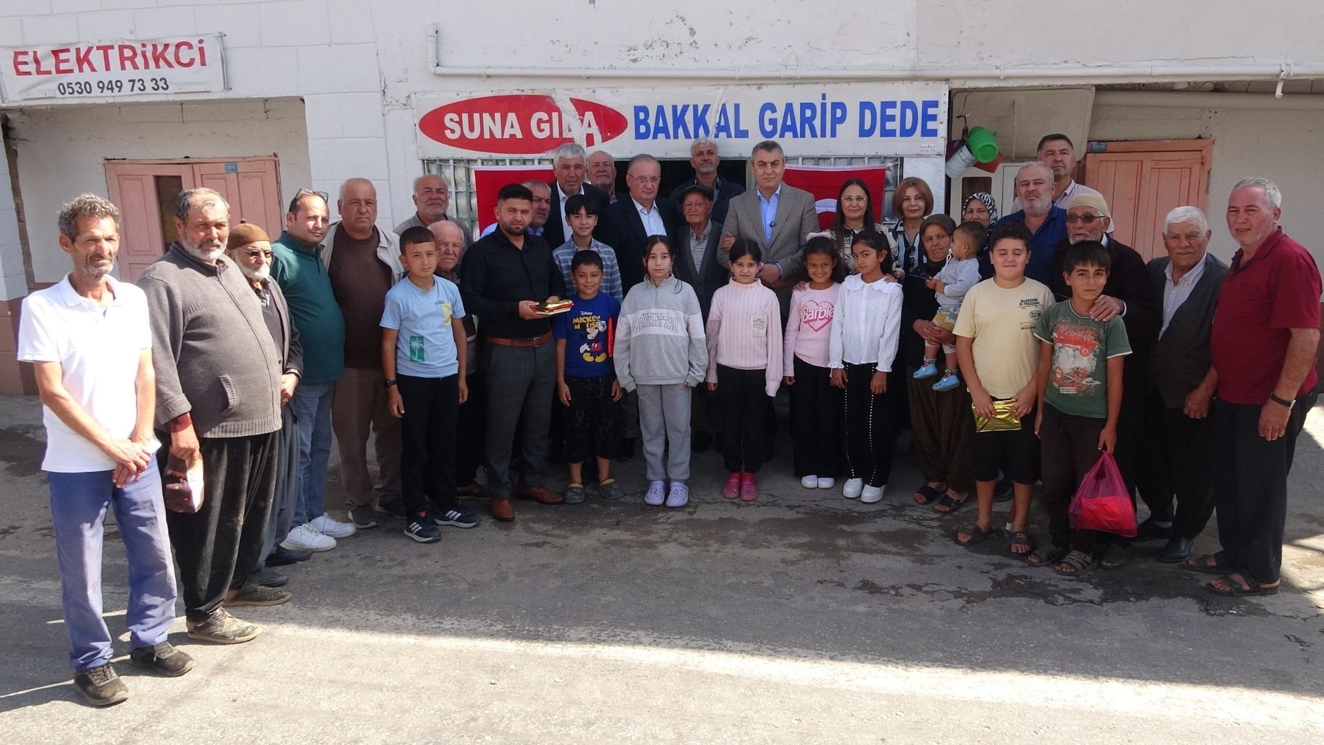 50 Yıldır Bakkal İşleten Suna Onurlandırıldı